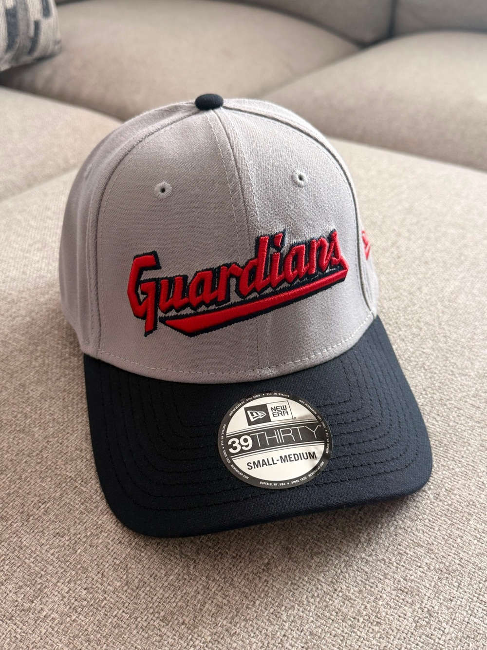 New Era MLB Cleveland Guardians 39THIRTY Gray & Black Baseball Cap